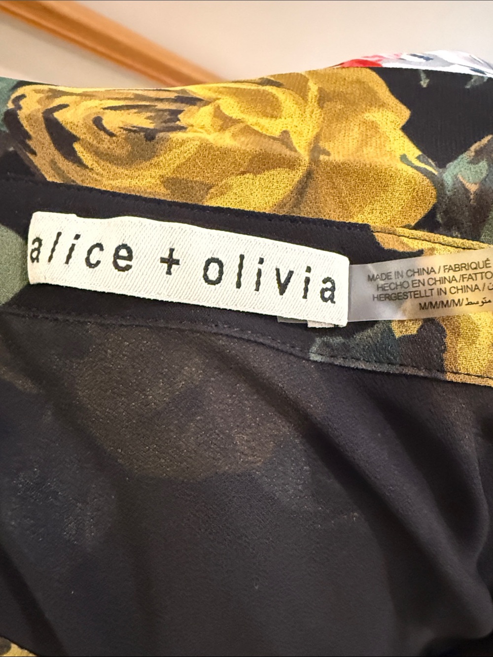 Alice and Olivia Candace Blouse size medium - Picture 9 of 9